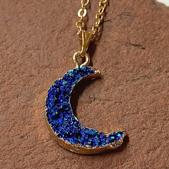 🌙Beautiful DruzyBlue CrescentMoon Necklace - Picture 3 of 8